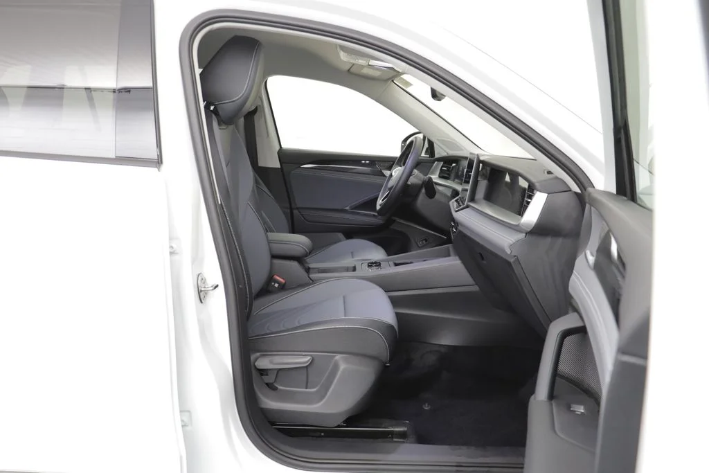 New 2026 Pure White Volkswagen 2.0T SE image 19