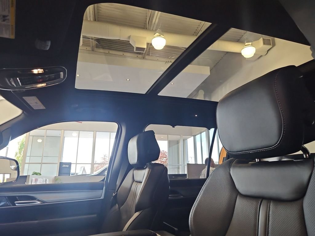 New 2026 Baltic-Gray Metallic Clear-Coat Exterior Paint Jeep Limited Reserve image 36