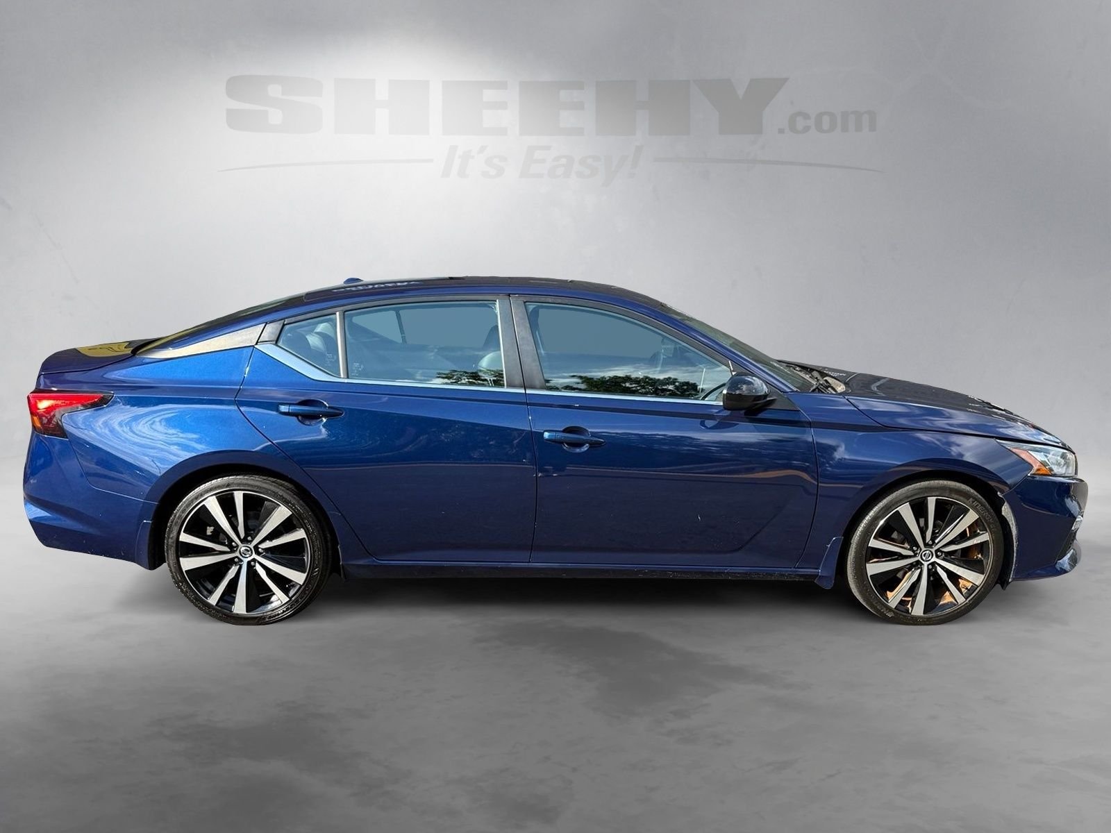 Used 2022 Blue Nissan 2.5 SR image 9