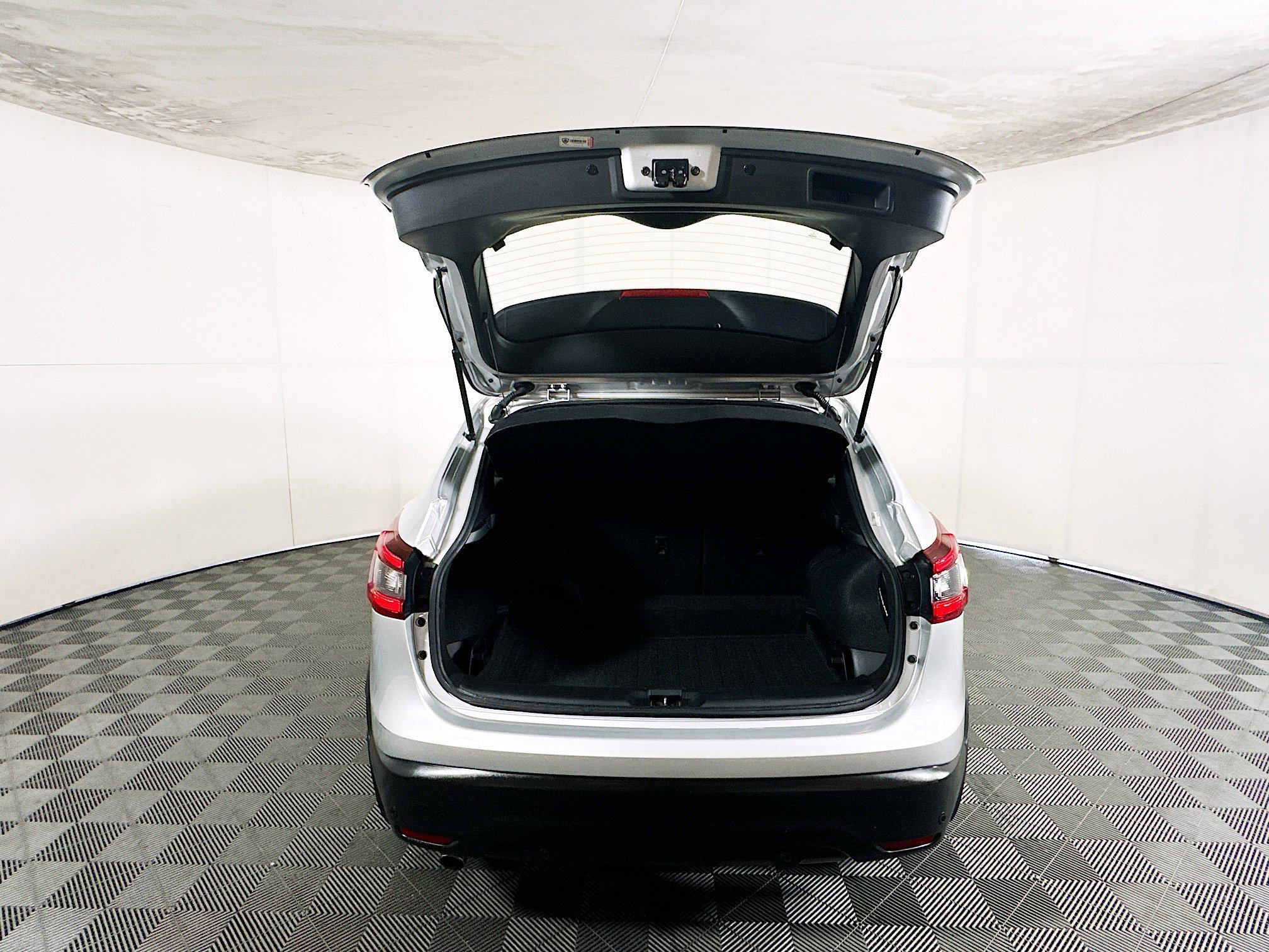 Used 2021 Brilliant Silver Metallic Nissan S image 30