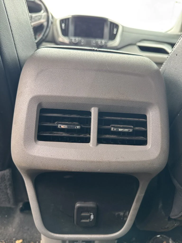 Used 2023 White GMC SLT image 26