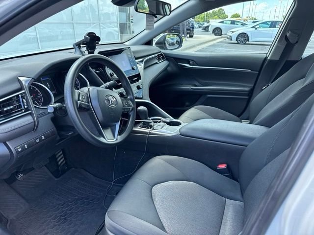 Used 2022 White Toyota LE image 9