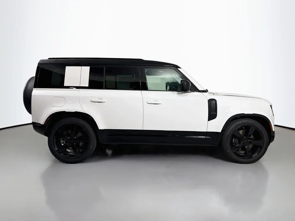 2026 Land Rover Defender X-Dynamic SE - Photo 4