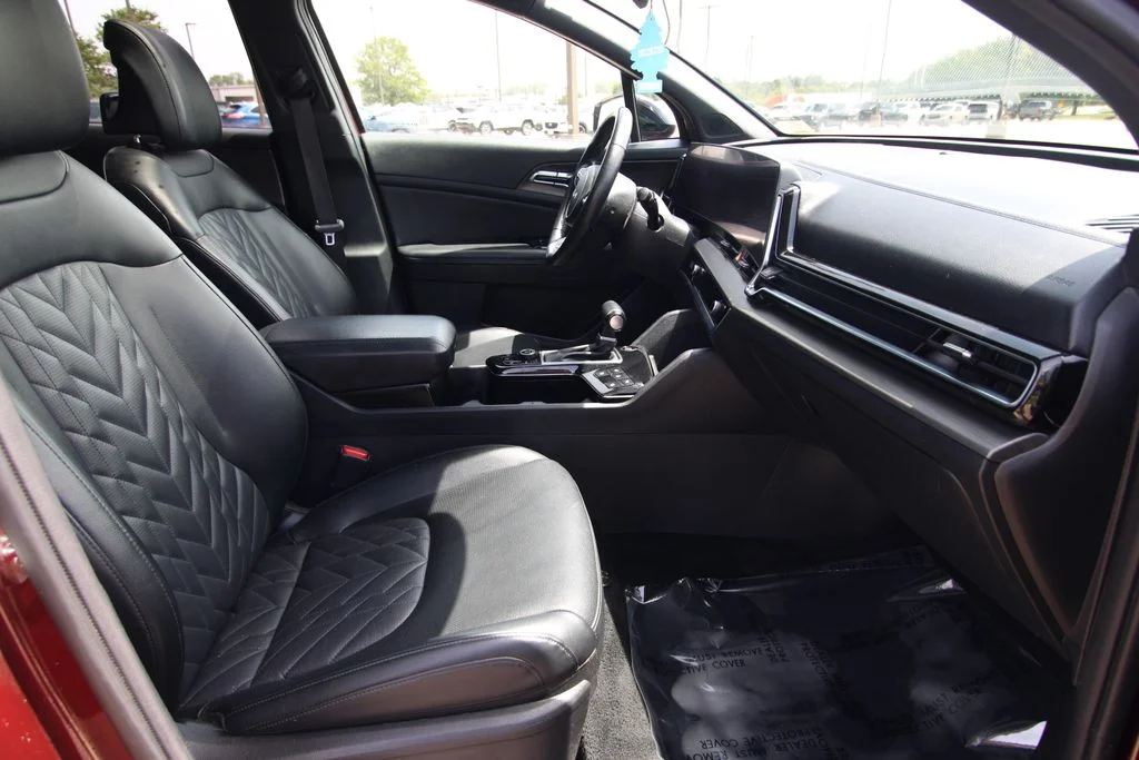 Used 2023 Red Kia X-Pro Prestige image 8