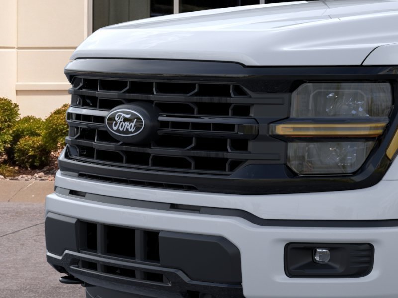 New 2026 Oxford White Ford XLT image 17