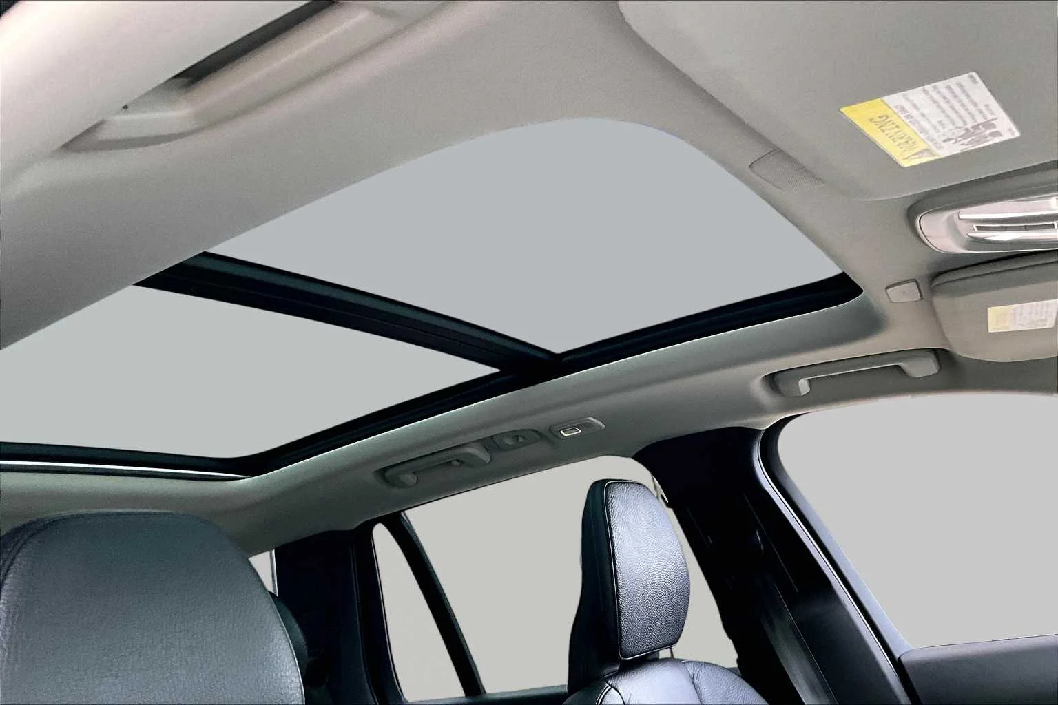 Certified Used 2023 Crystal White Volvo Plus image 14