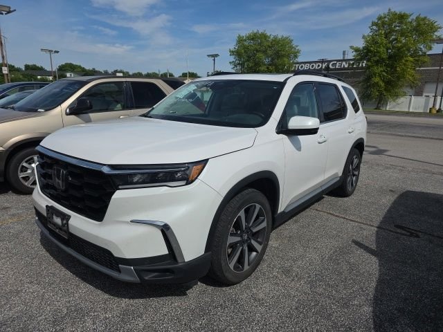 2025 Honda Pilot Touring 2WD's photo
