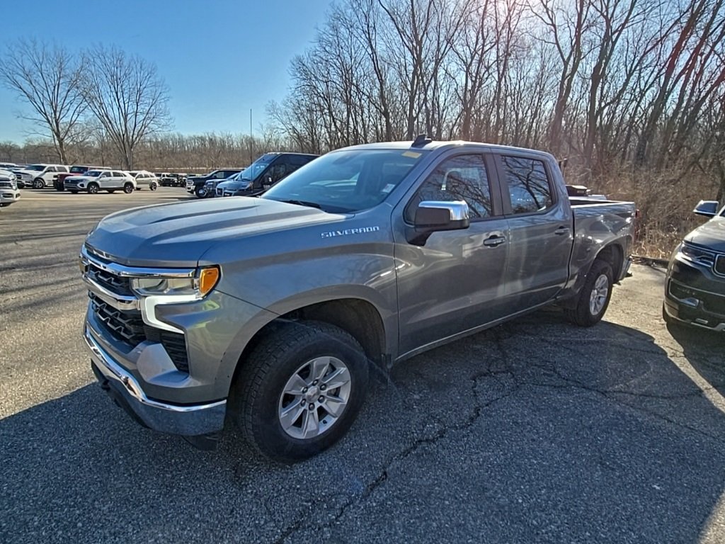 Used 2025 Chevrolet Silverado 1500 LT with VIN 1GCUKDED4SZ107484 for sale in Kansas City