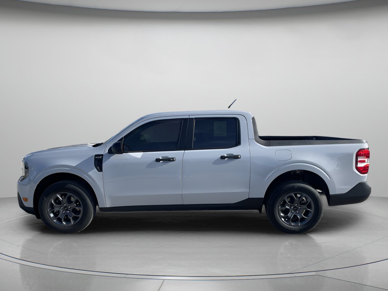 New 2026 Space White Metallic Ford XLT image 5