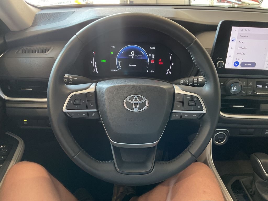 Used 2025 White Toyota XLE image 23