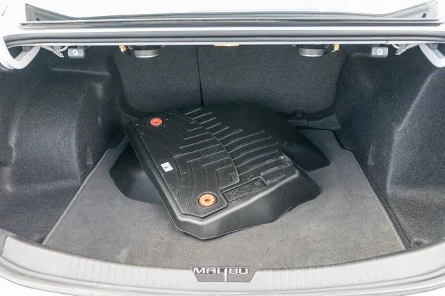 Used 2018 White Chevrolet Premier image 11