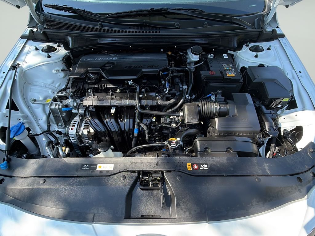 2025 Hyundai Elantra Limited - Photo 12