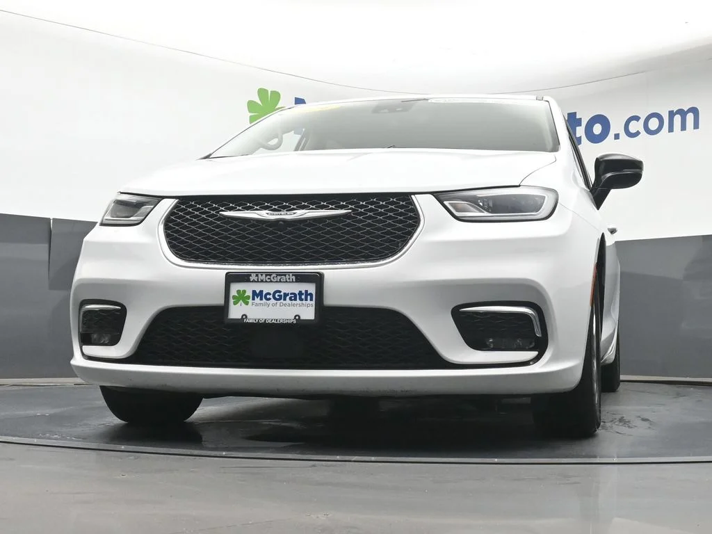 Certified Used 2024 White/off-white Chrysler Touring L image 7