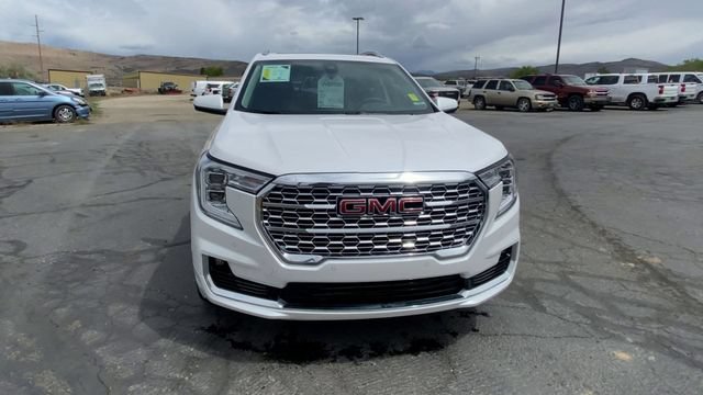 Used 2023 White Frost Tricoat GMC Denali image 3