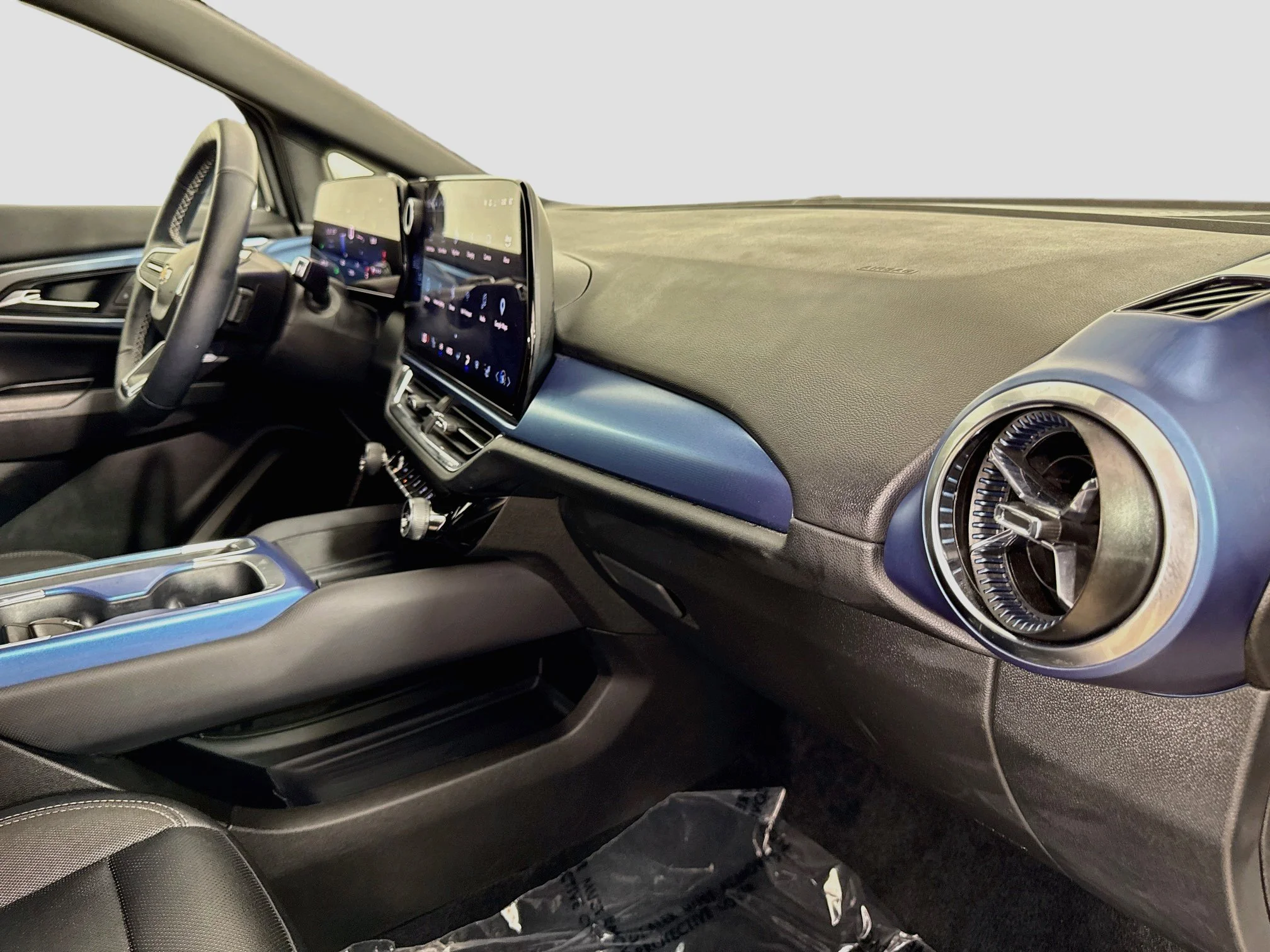 Used 2025 Summit White Chevrolet LT image 31