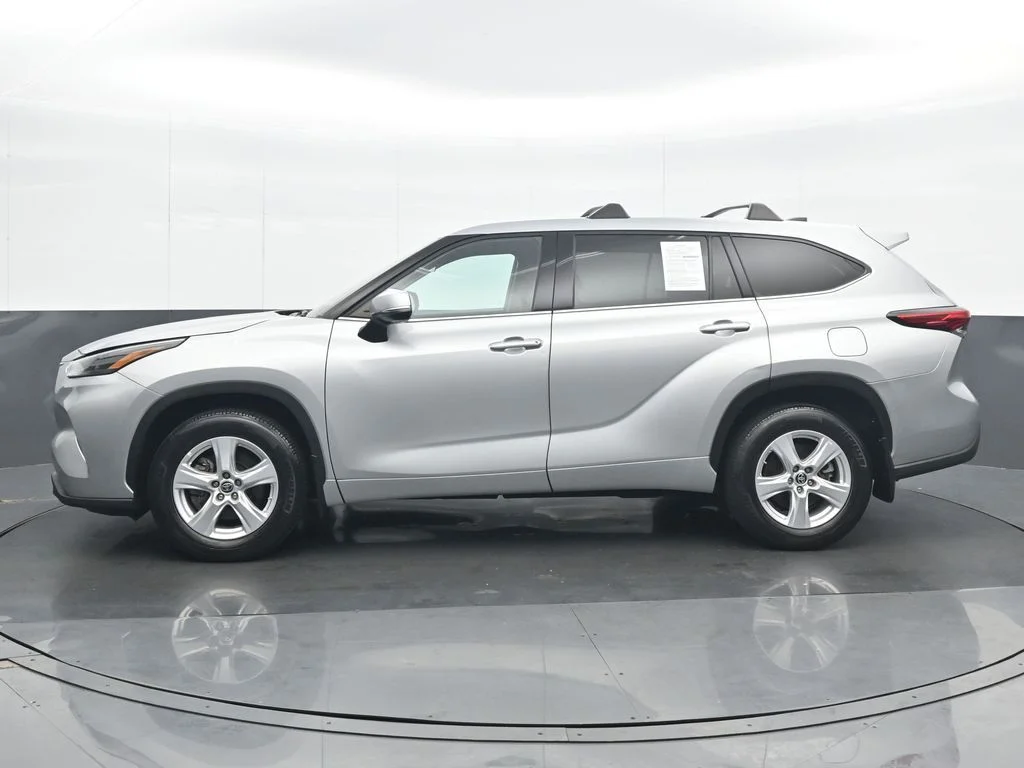 Used 2022 Silver Toyota L image 3