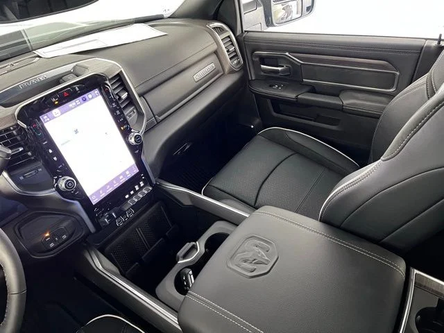 New 2026 Diamond Black Crystal Pearl-Coat Exterior Paint RAM Laramie image 34