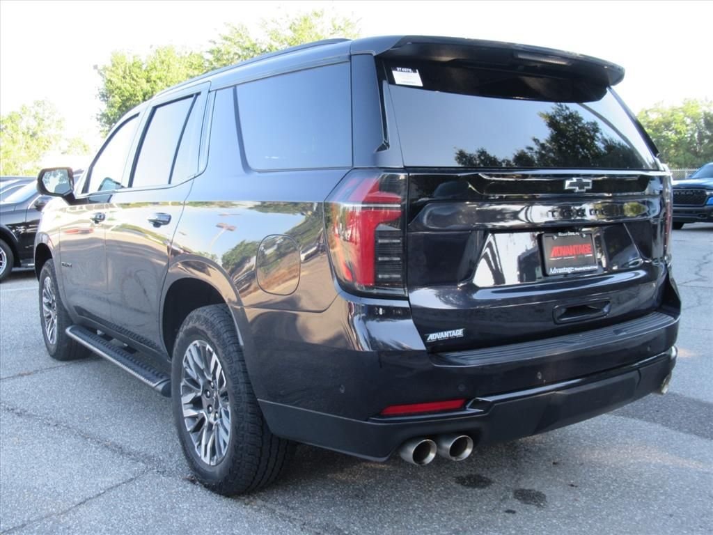 Used 2025 Gray Chevrolet Z71 image 5