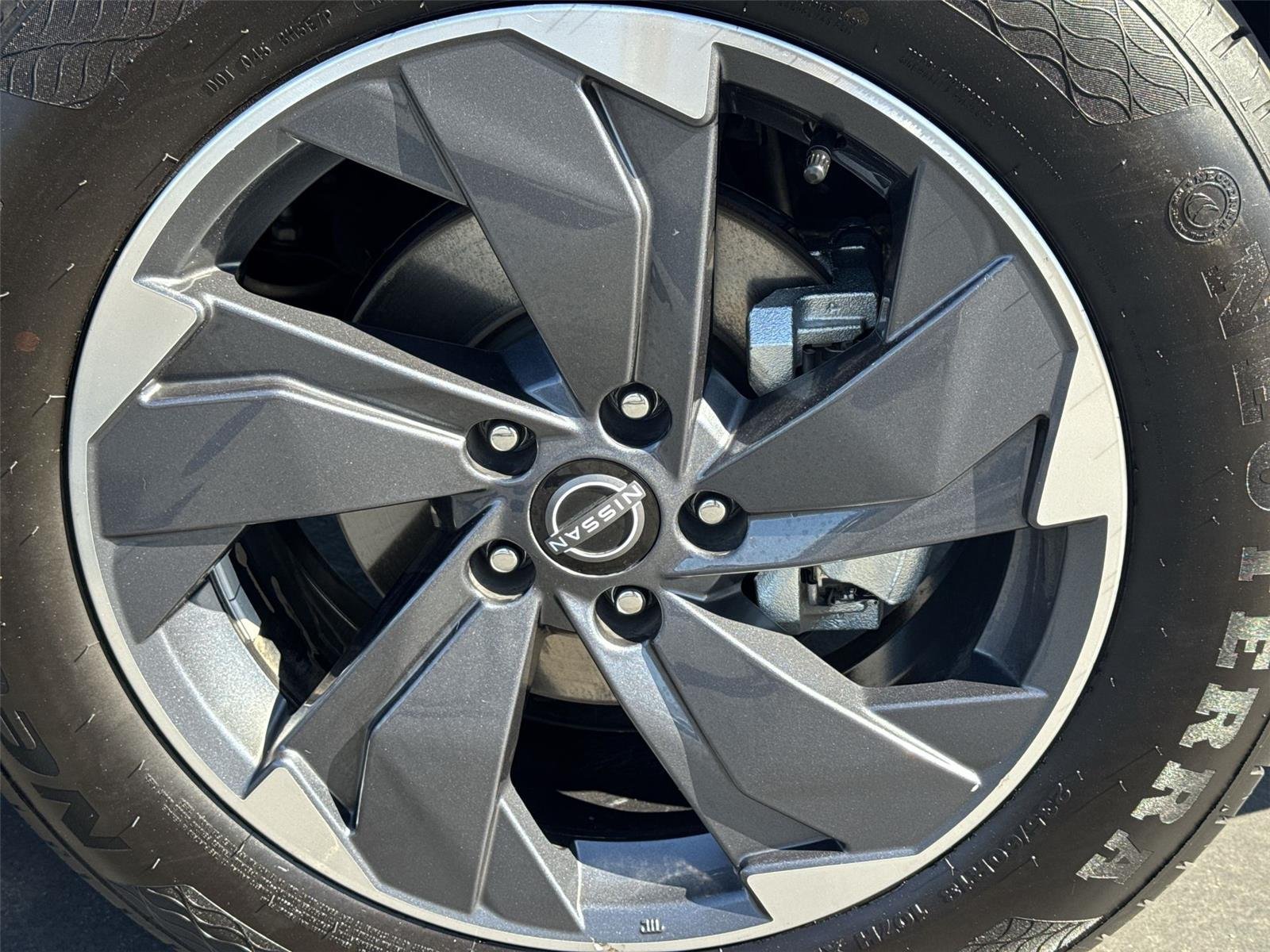 2024 Nissan Rogue SV - Photo 39