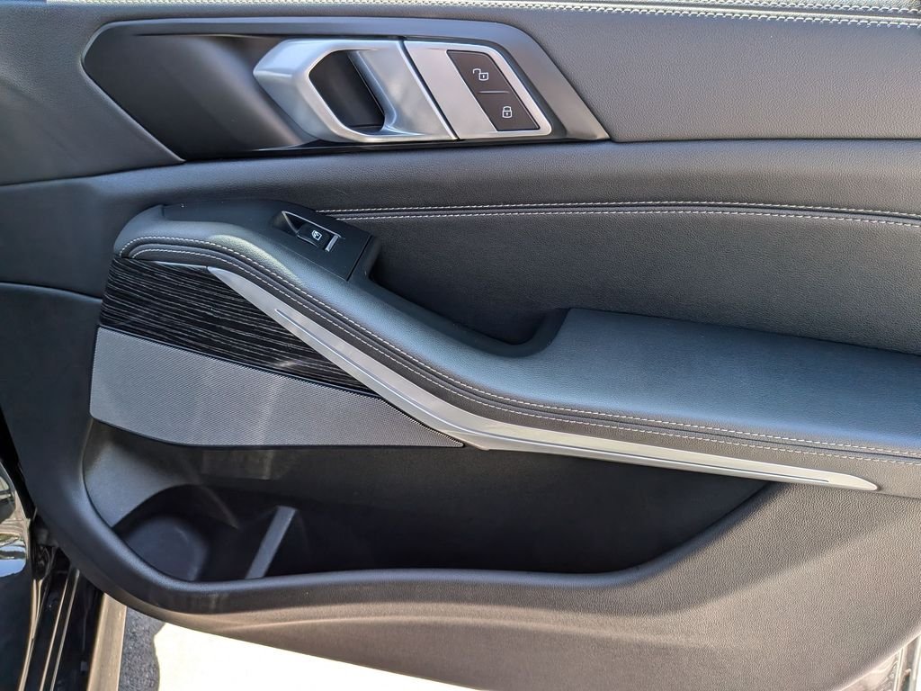 Used 2024 Black BMW sDrive40i image 16