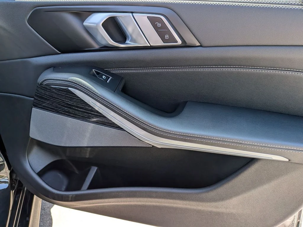 Used 2024 Black BMW sDrive40i image 16