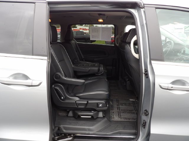 Certified Used 2025 Solar Silver Metallic Honda Touring image 47