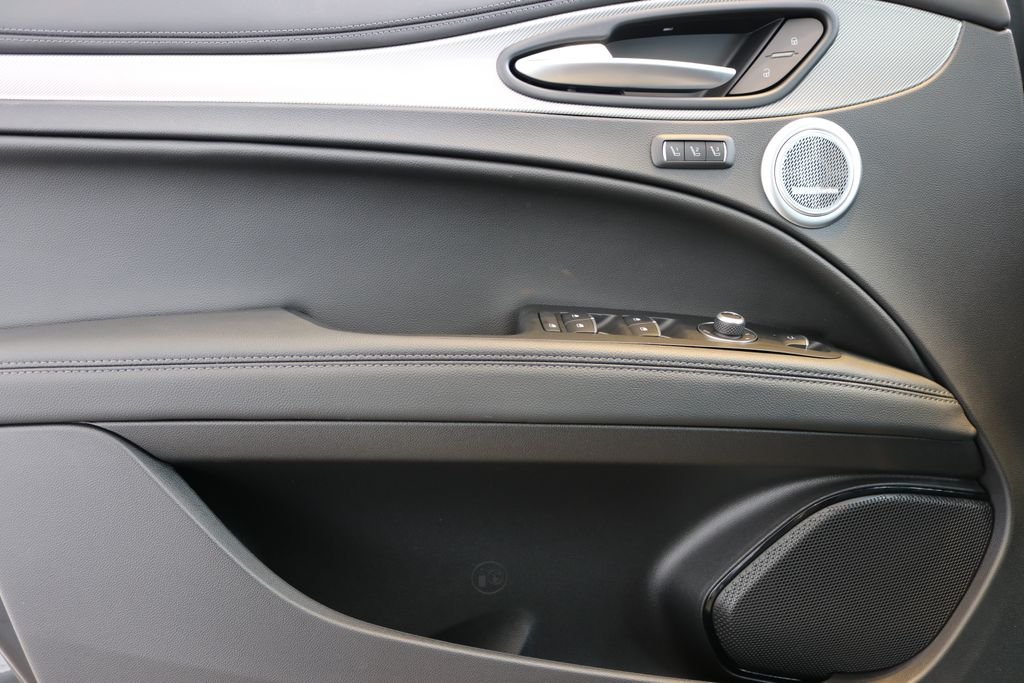 2025 Alfa Romeo Stelvio Base - Photo 12