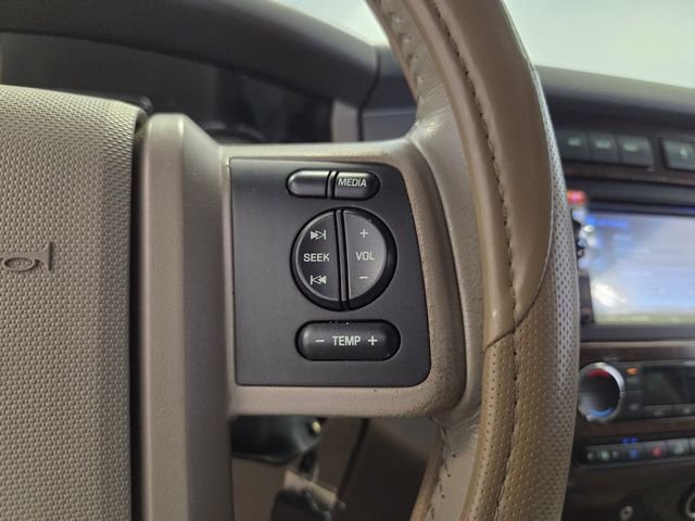 Used 2008  Ford Limited image 25