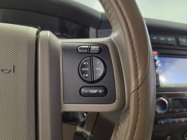 Used 2008  Ford Limited image 25
