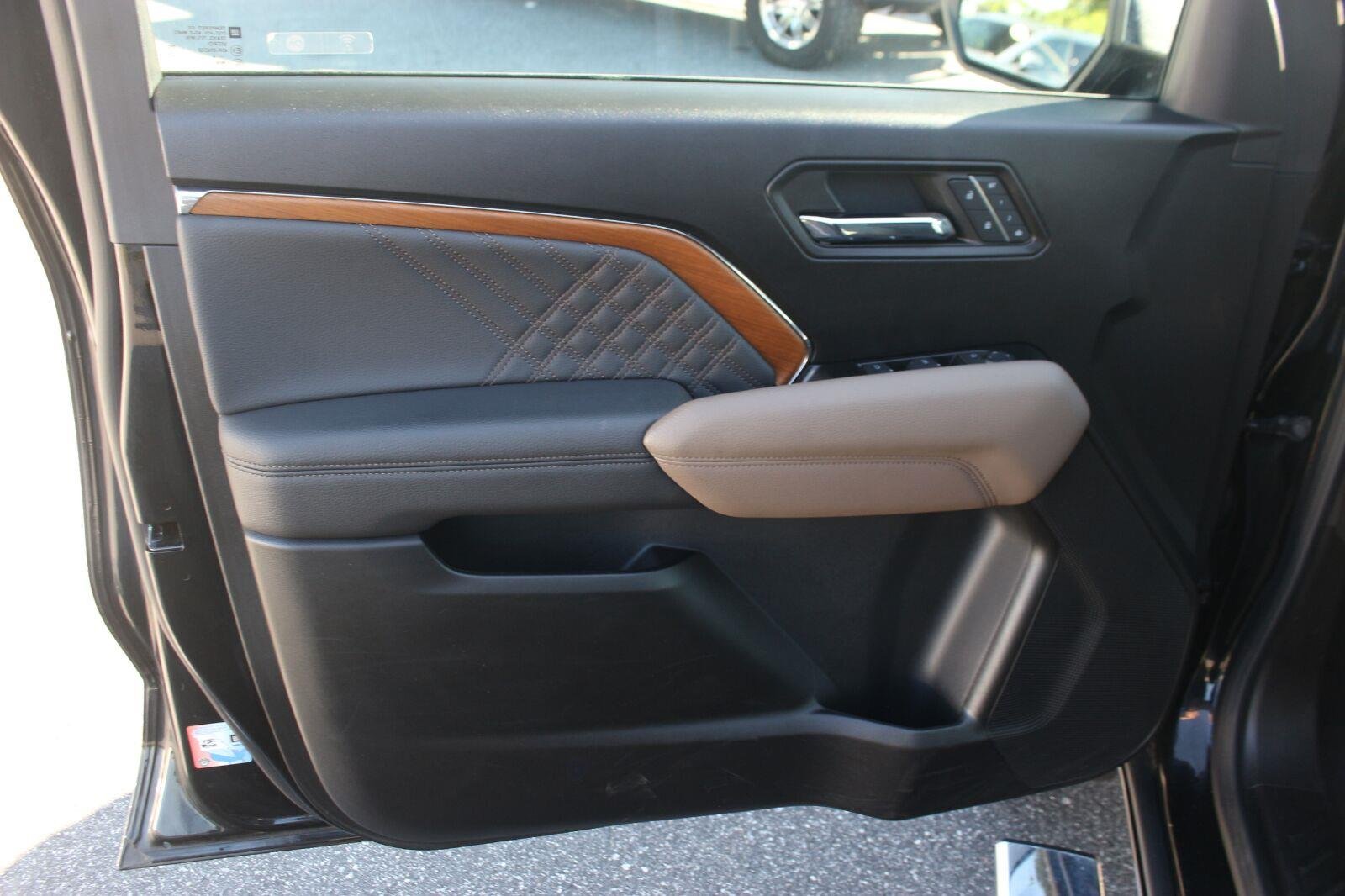 Used 2024 Onyx Black GMC Denali image 12