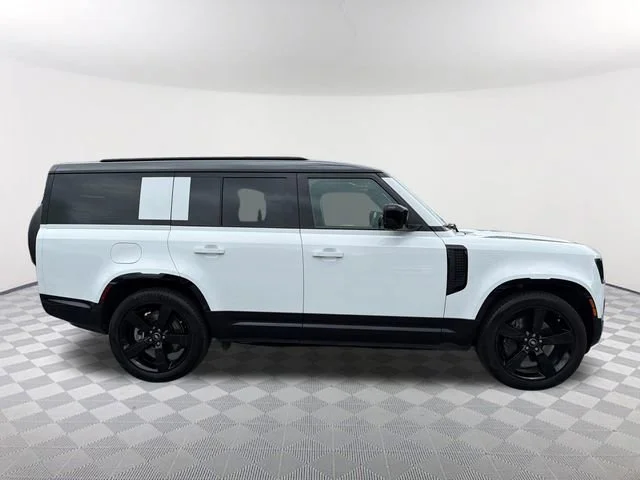 Used 2025 White Land Rover 130 P400 X-Dynamic SE image 4