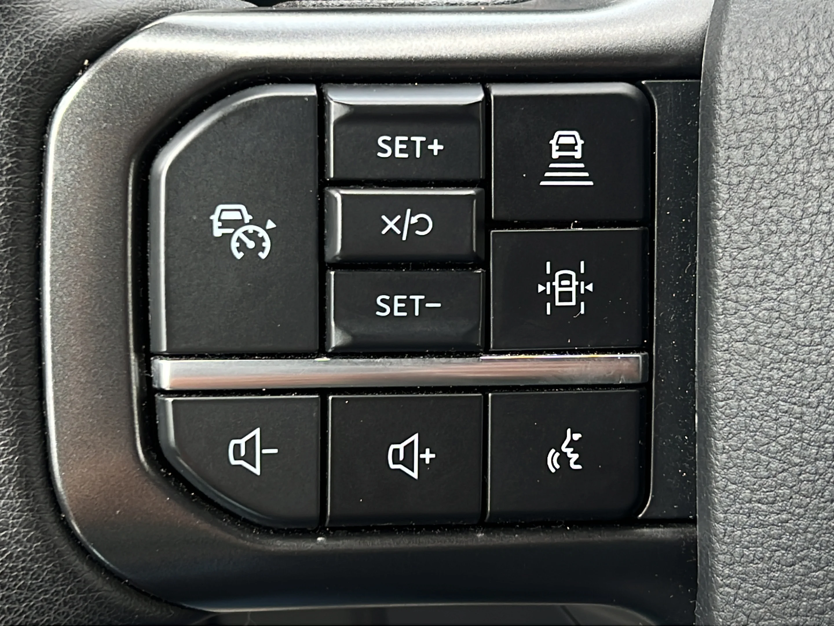 Used 2024 Agate Black Metallic Ford XLT image 21