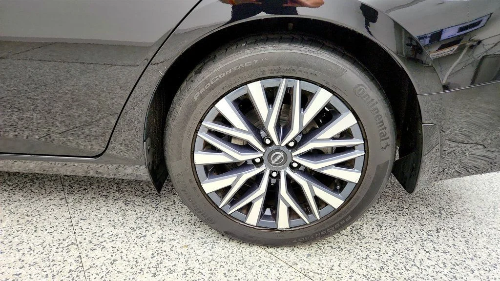 Used 2023 Super Black Nissan 2.5 SV Sedan w/ Moonroof, ProPILOT Assist & 12.3-Inch Touchscree image 9