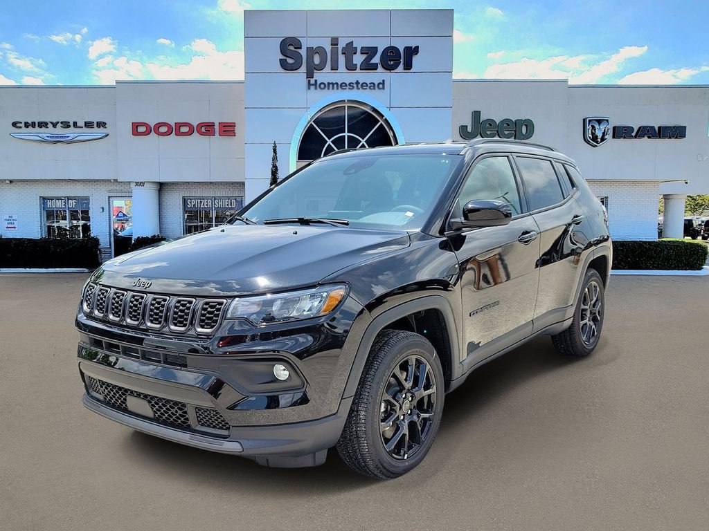 New 2026 Diamond Black Crystal Pearl-Coat Exterior Paint Jeep Latitude image 4