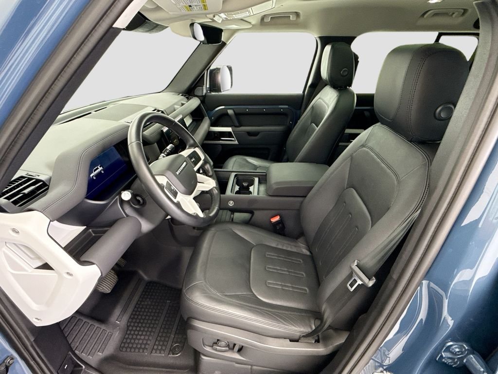 Used 2022 Tasman Blue Metallic Land Rover SE image 18