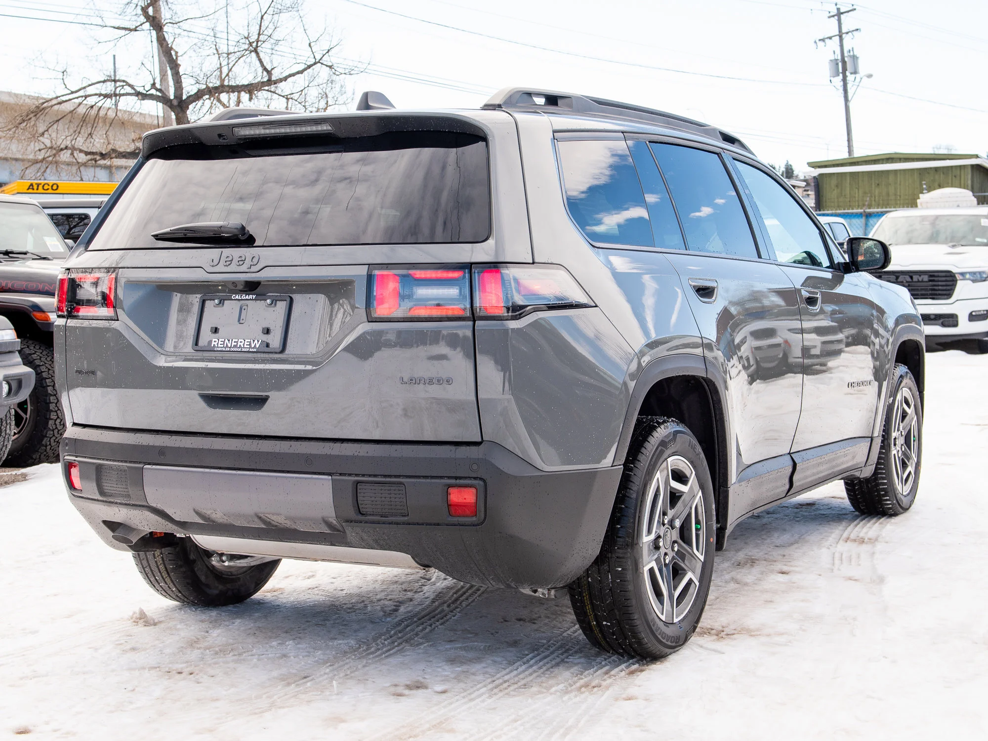 Used 2026 Grey Jeep Laredo* 4x4, Hybrid, Heated Seats, Remote Start, Blind-Spot and Cross-Path image 5