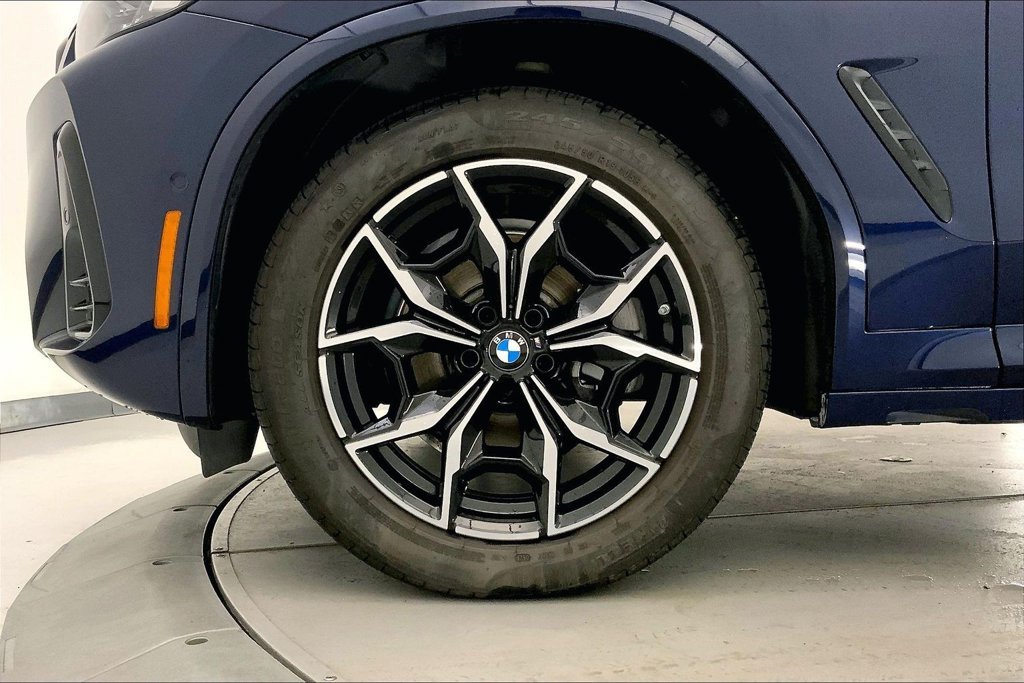 Used 2025 Blue BMW xDrive30i image 8
