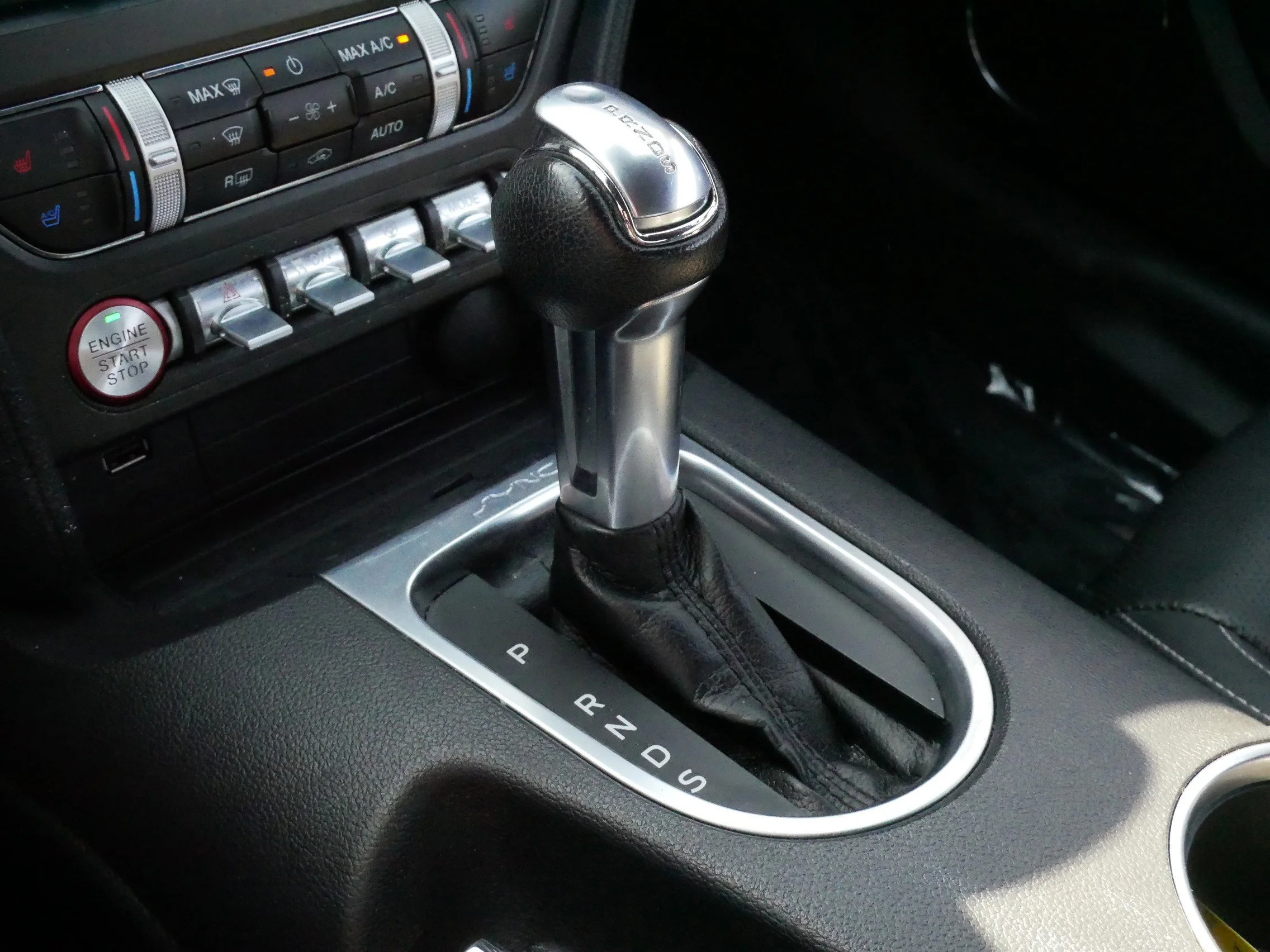 Used 2023 Oxford White Ford EcoBoost Premium image 25