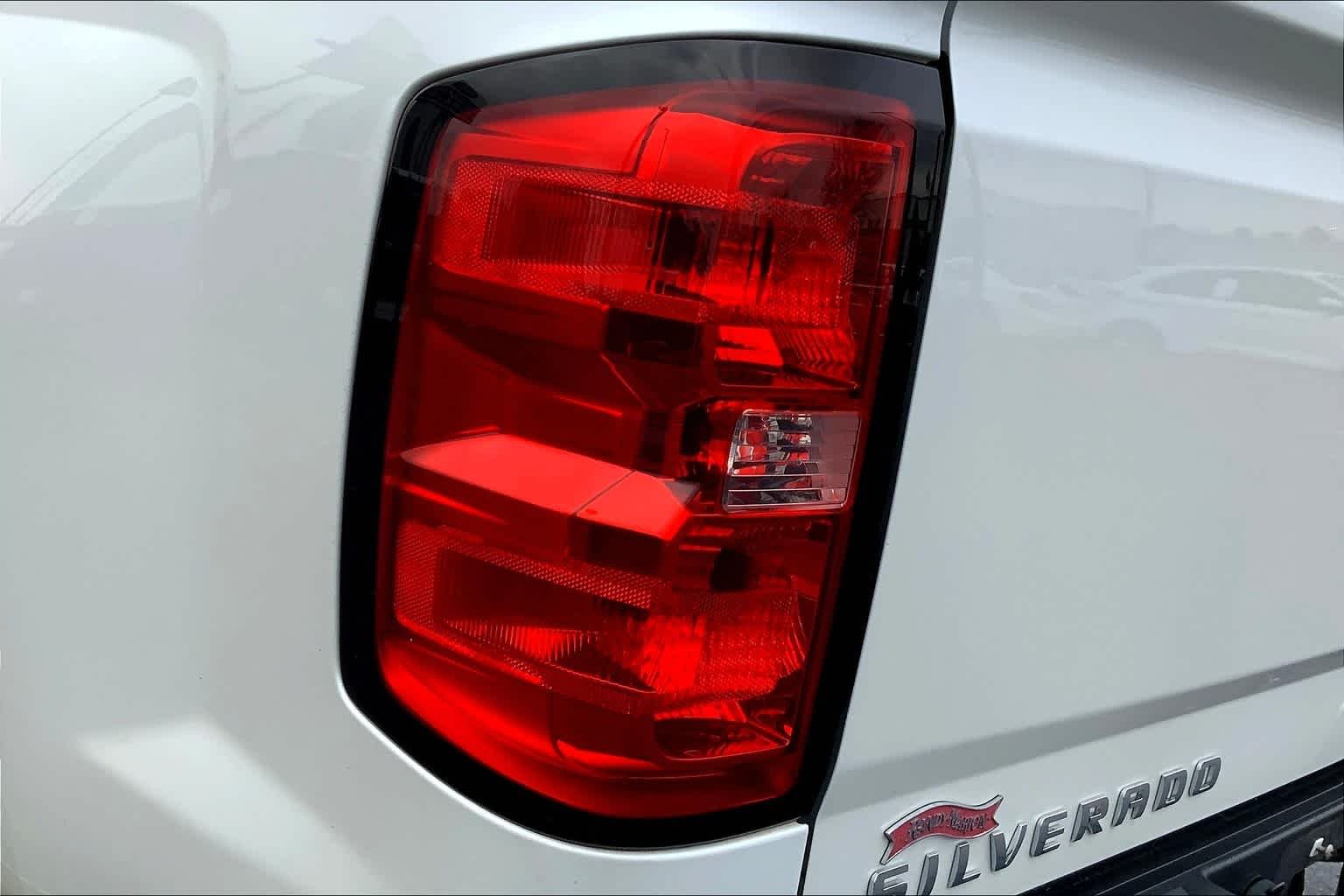 Used 2016 Iridescent Pearl Tricoat Chevrolet LT image 28