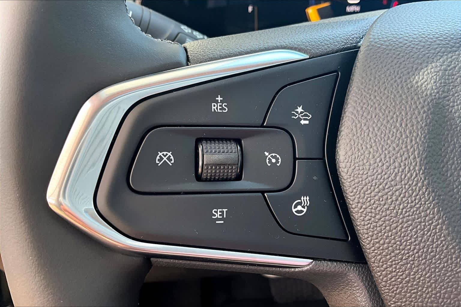 New 2026 Mosaic Black Metallic Chevrolet ACTIV image 17