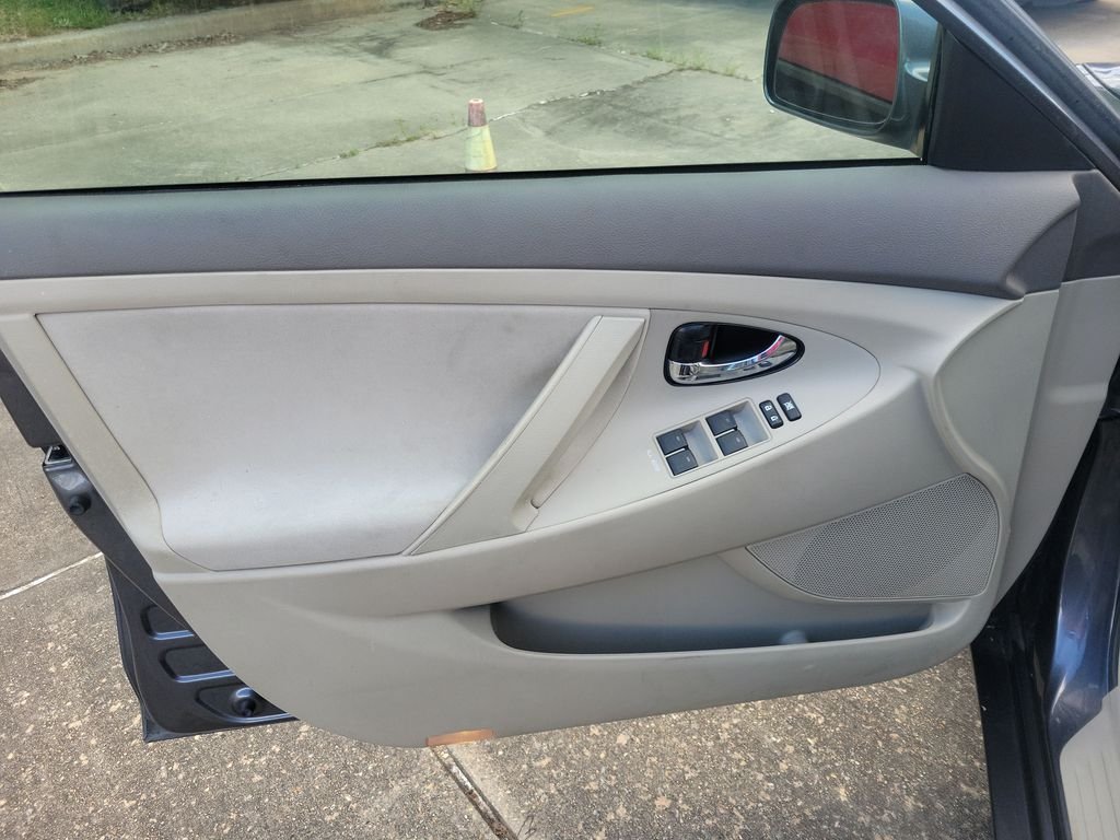 Used 2011 Gray Toyota LE image 7