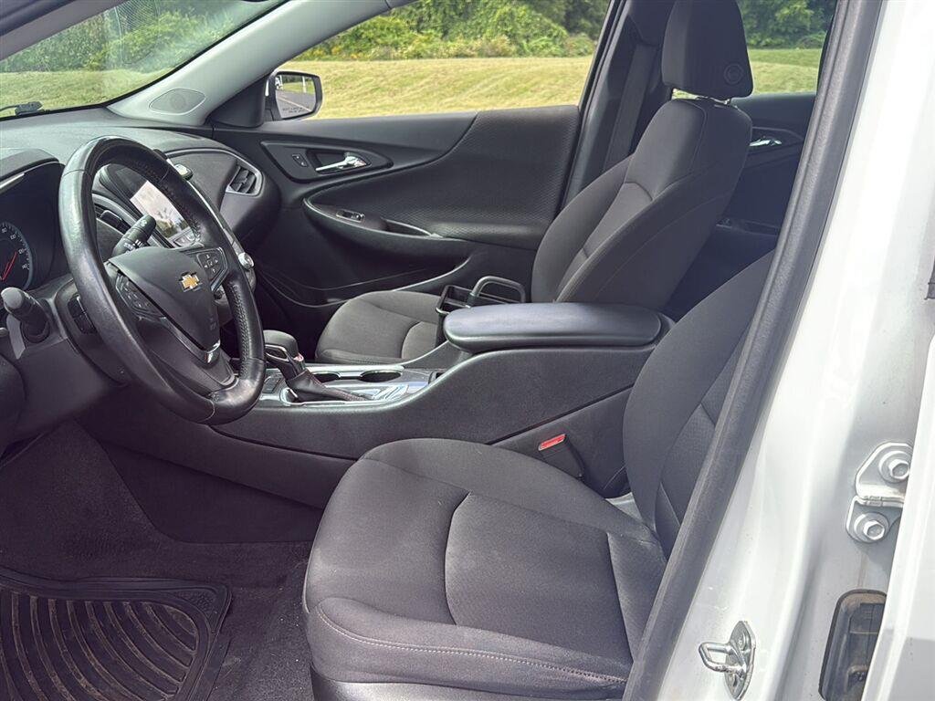 Used 2021 Summit White Chevrolet RS image 10