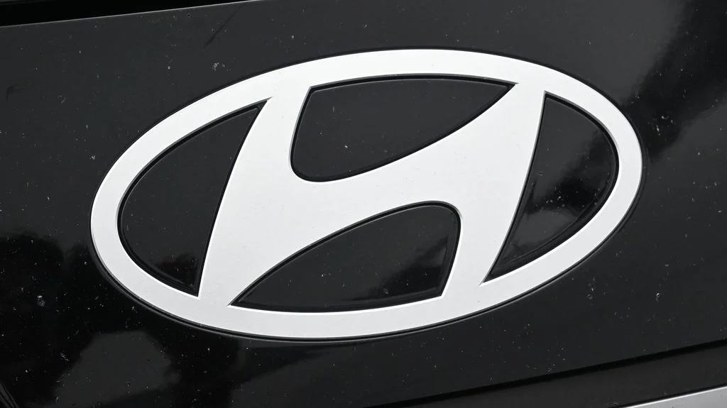 Certified Used 2025 Black Hyundai SE image 19