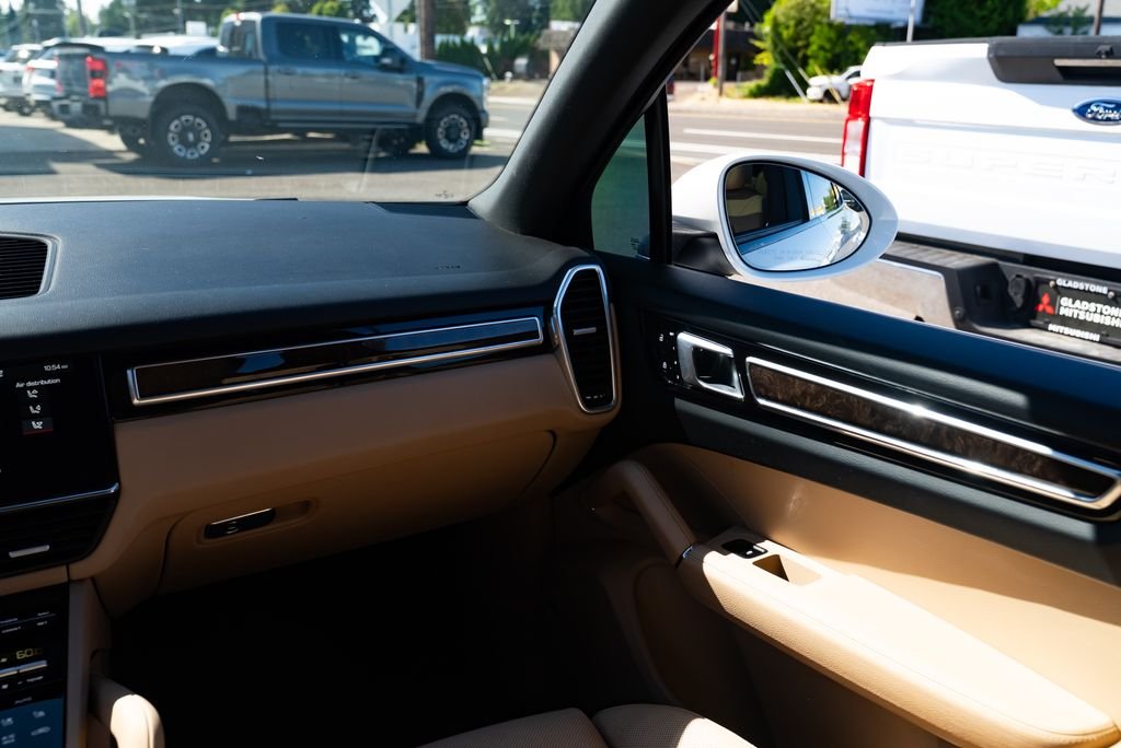 Used 2021 White Porsche Base image 10