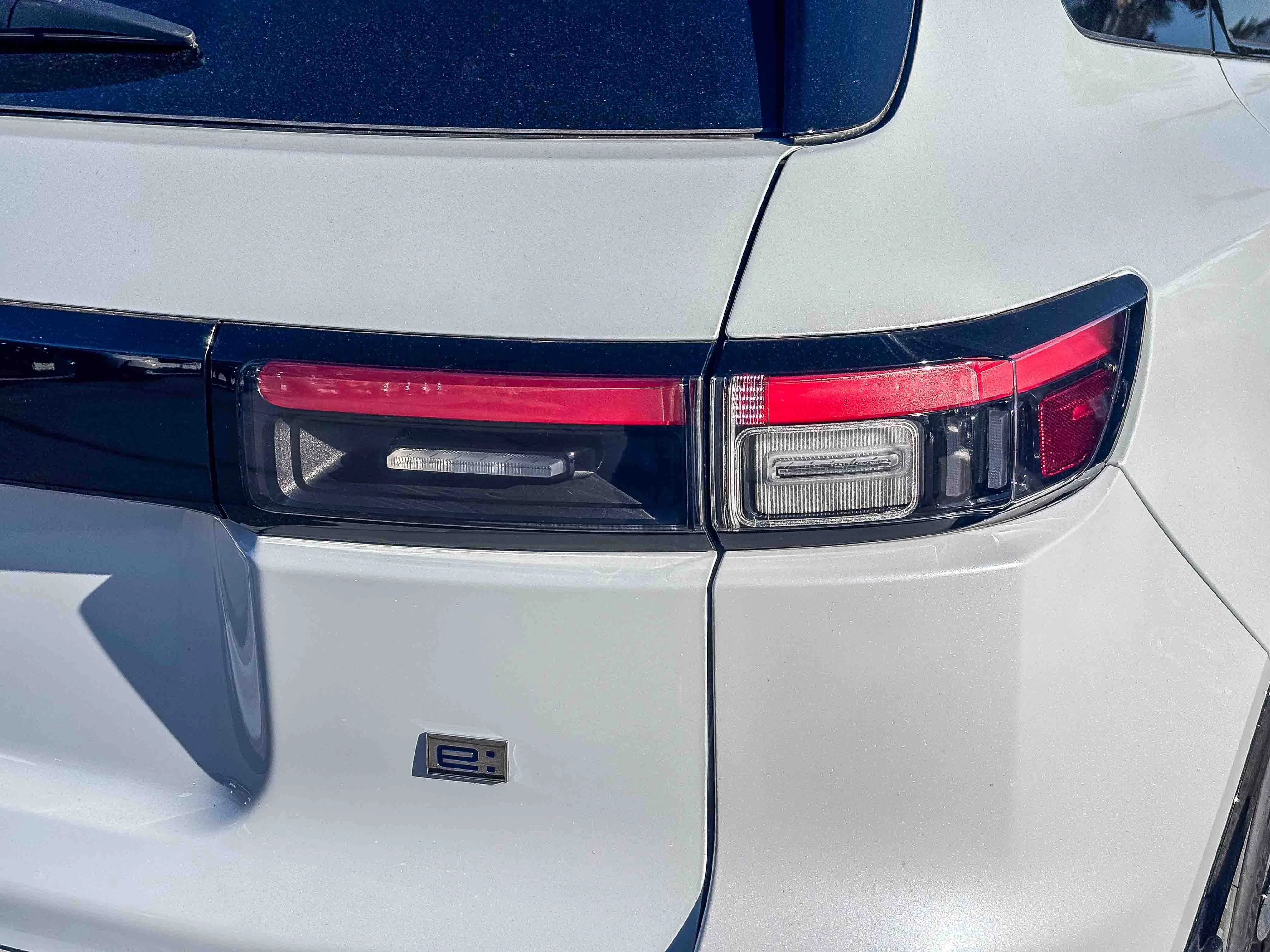 New 2026 Frostline White Pearl Honda Touring image 7