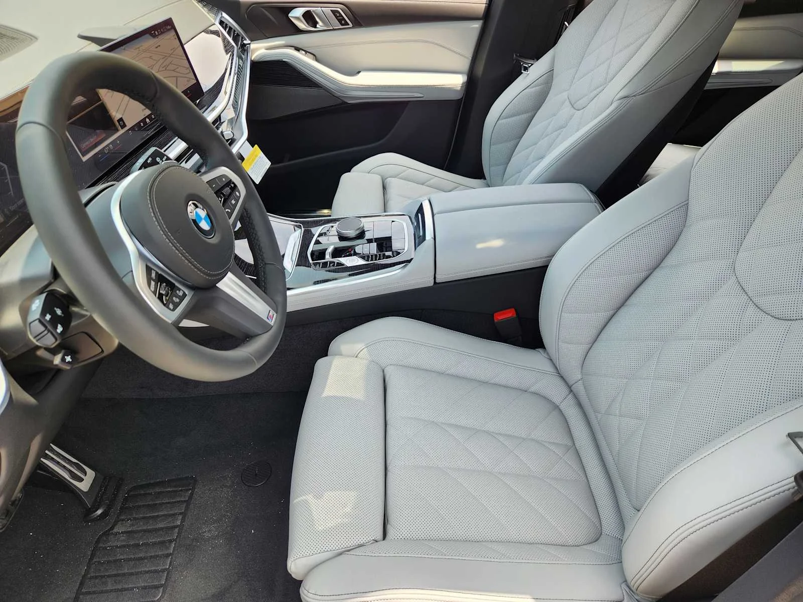 New 2026 Mineral White Metallic BMW sDrive40i image 4