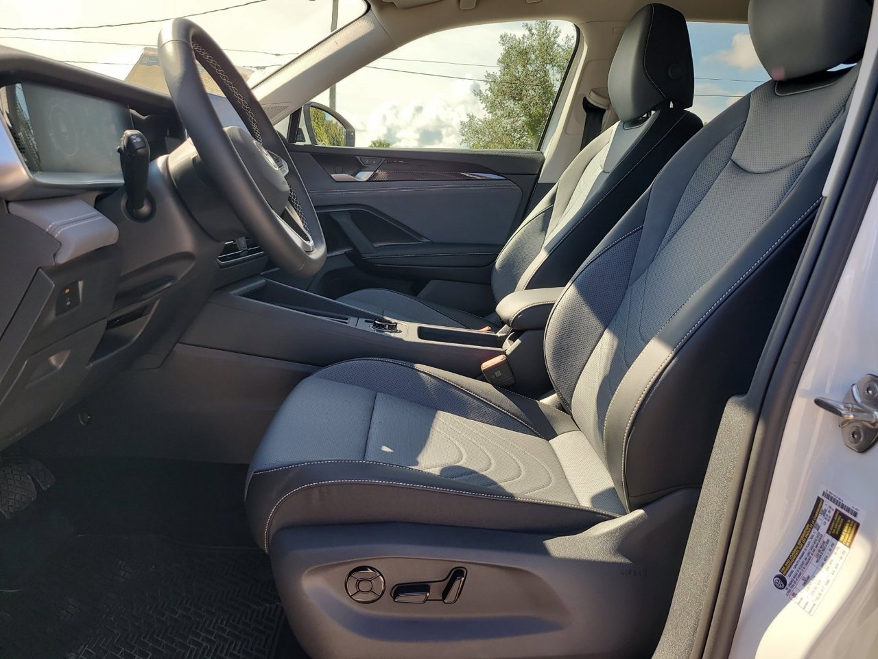 New 2026 Pure White Volkswagen SE image 16