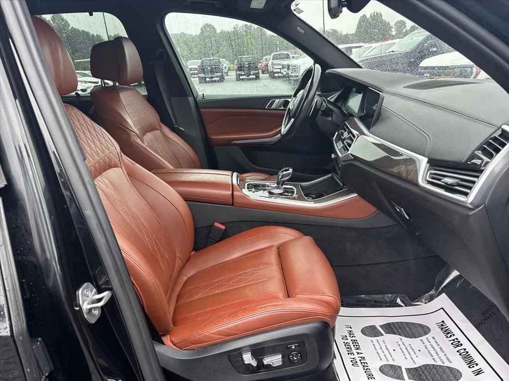 Used 2022 Black BMW sDrive40i image 11