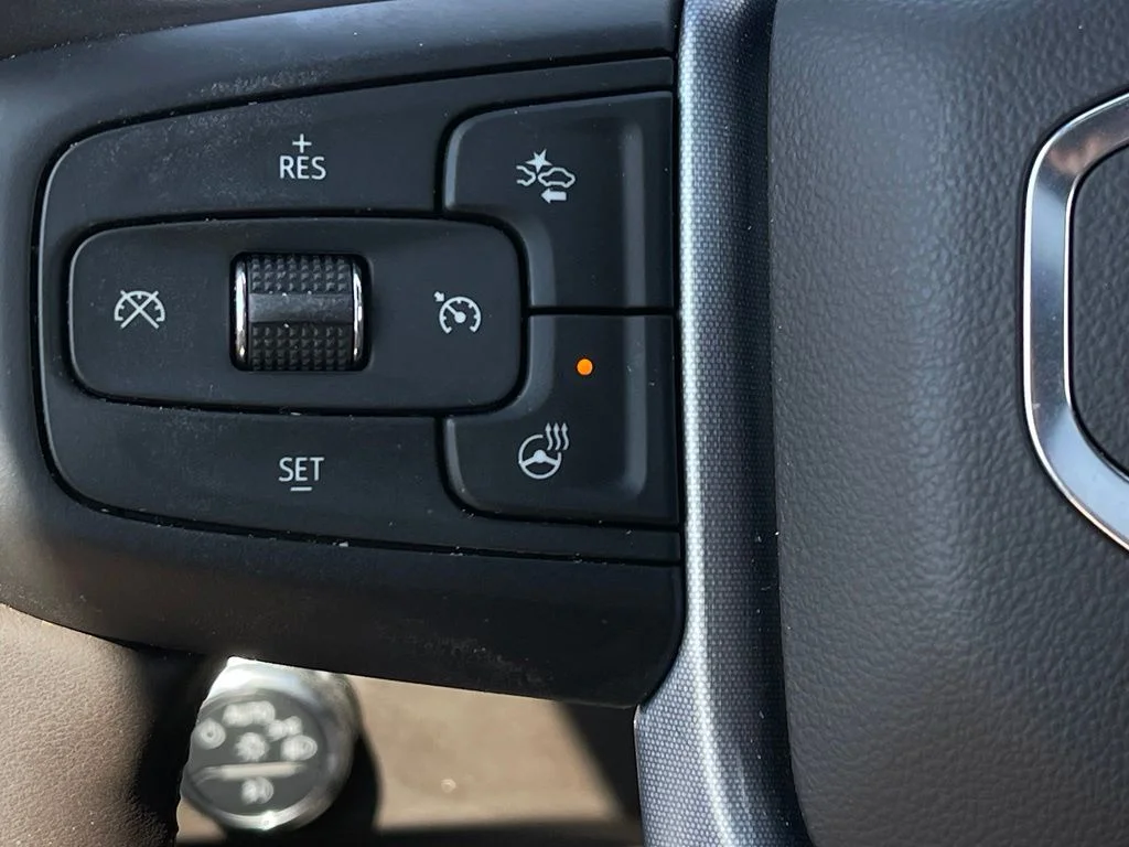 Used 2025 Onyx Black GMC SLT image 12