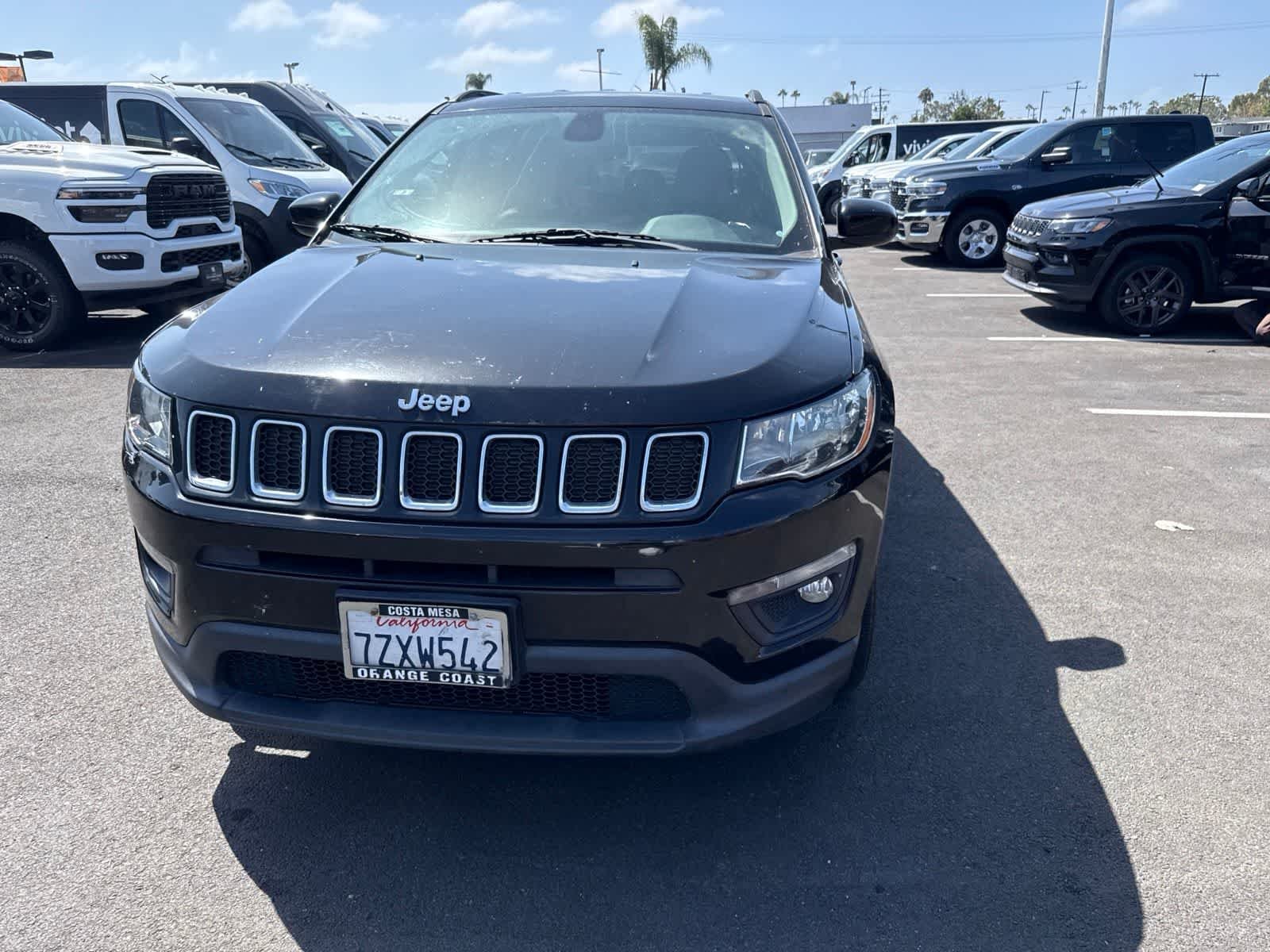 Used 2017 Diamond Black Crystal Pearlcoat Jeep Latitude image 3